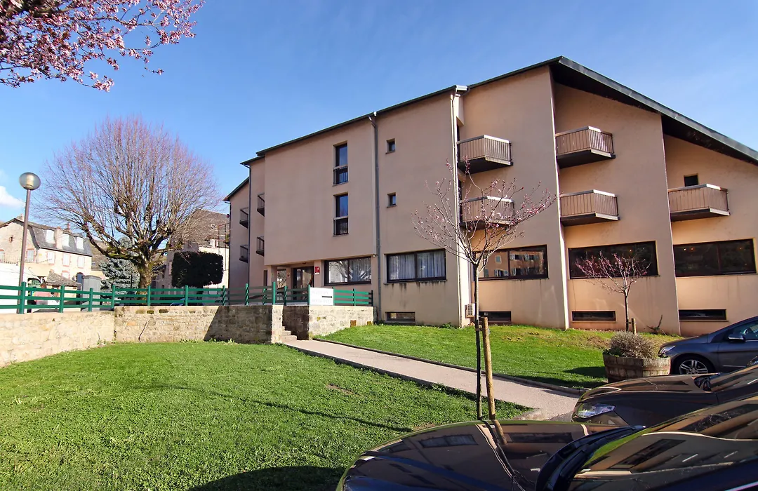 Logis Hotel Restaurant Du Commerce-1